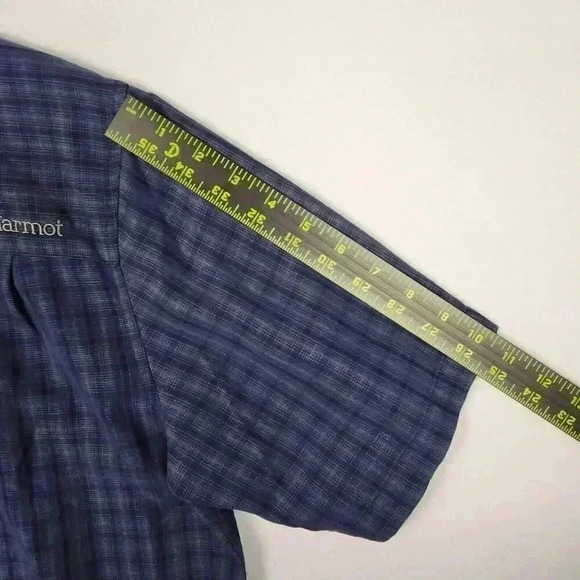 Marmot Men's Button Up Shirt Med. Short Sleeve Blue Plaid Side Split Relaxed - Picture 13 of 16